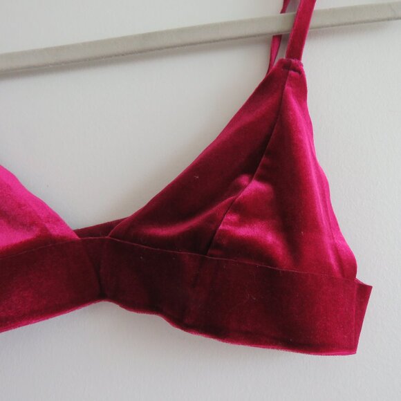 URBAN OUTFITTERS OUT FROM UNDER Velvet Triangle Bralette Raspberry Purple Goth - Picture 4 of 12